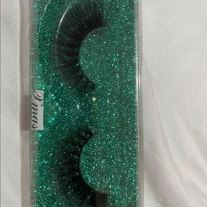 Enjoy these lashes !!